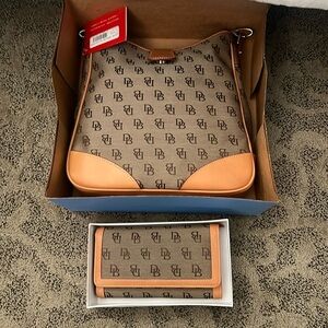Dooney & Bourke Signature Tall Slim Feed Bag - ⭐️Vintage⭐️NWT & MATCHING WALLET